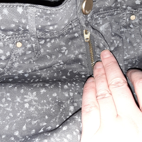 RW&CO Grey Floral Jegging - Picture 11 of 12